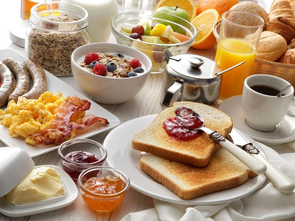 A Big Breakfast Can Help You Burn Twice as Many Calories