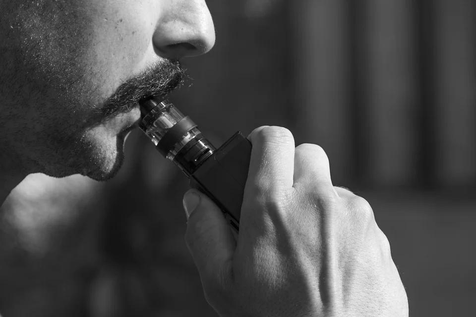 A study analysis shows e-cigarette users can have up to six substances with a strong link to bladder cancer in their urine.